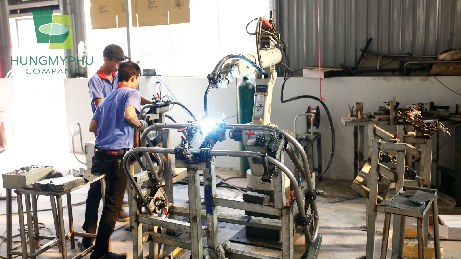 gia công cơ khí bằng cánh tay robot
