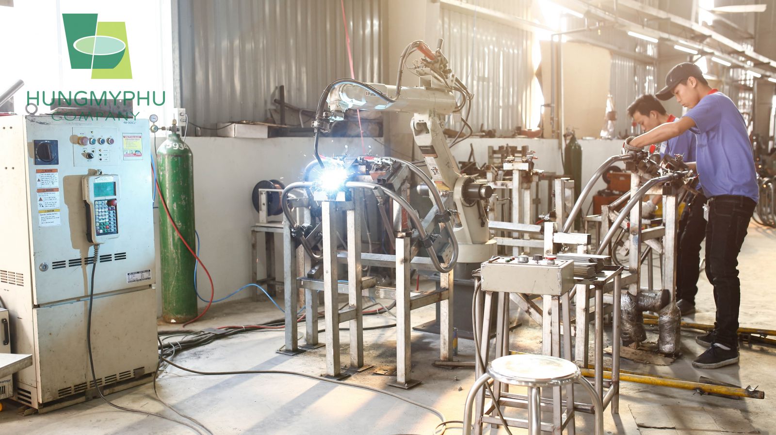 gia công cơ khí bằng cánh tay robot