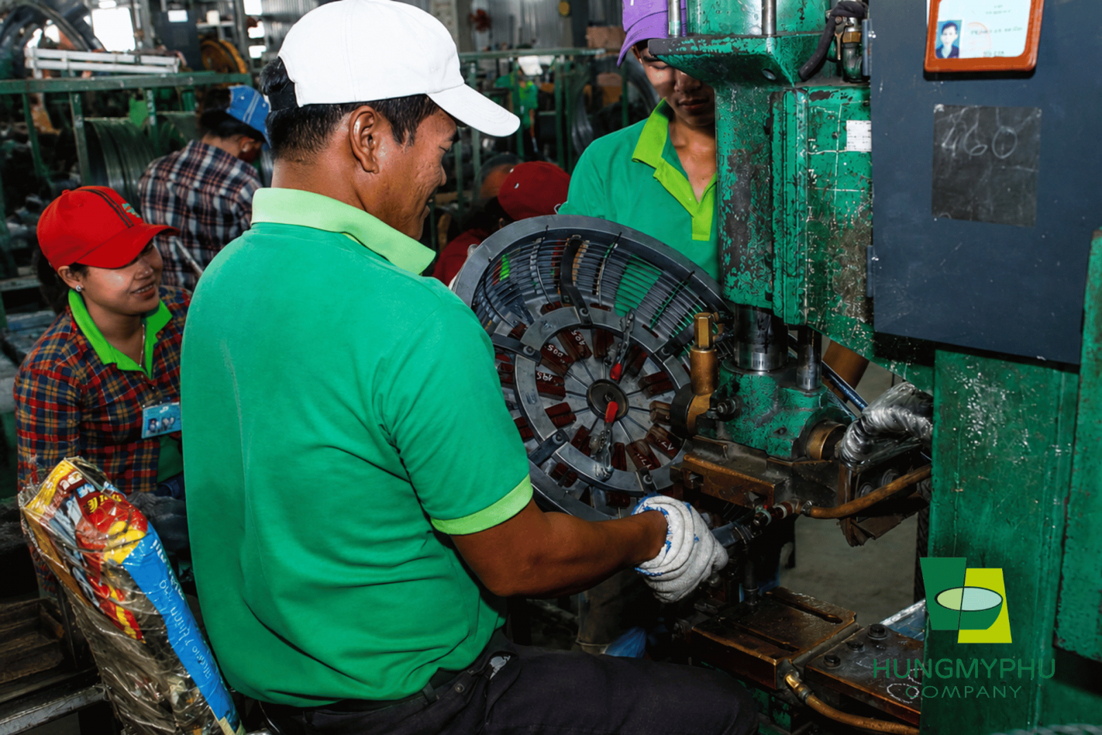 gia công linh kiện quạt tại hưng mỹ phú